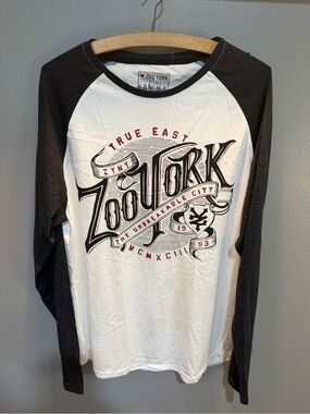 ZOO YORK MEN’S WHITE/BLACK RAGLAN GRAPHIC TEE SZ L NWT